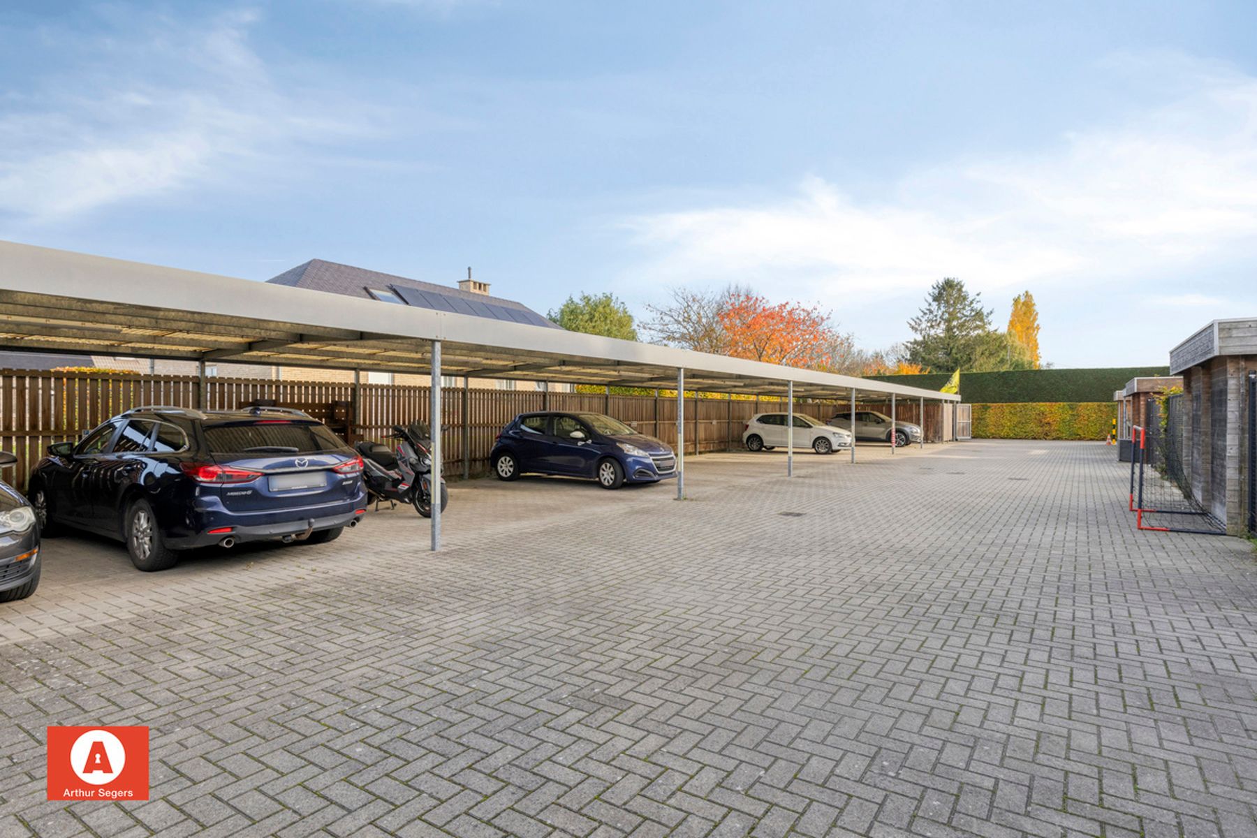 Recent Gelijkvloers appartement met tuin en parkeerplaats. foto 17