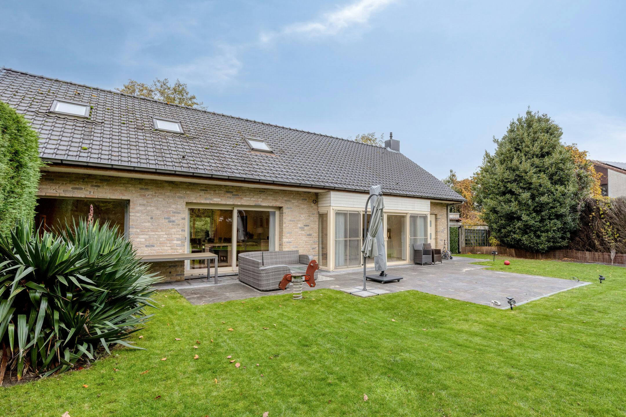 Gerenoveerd huis met 4 kamers te koop in Waregem foto 20