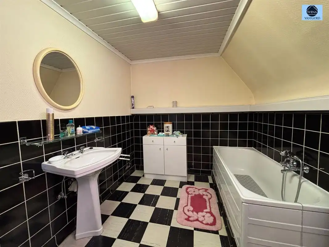 SOLIDE KARAKTERVOLLE WONING MET 3 SLAAPKAMERS EN GARAGE foto 13