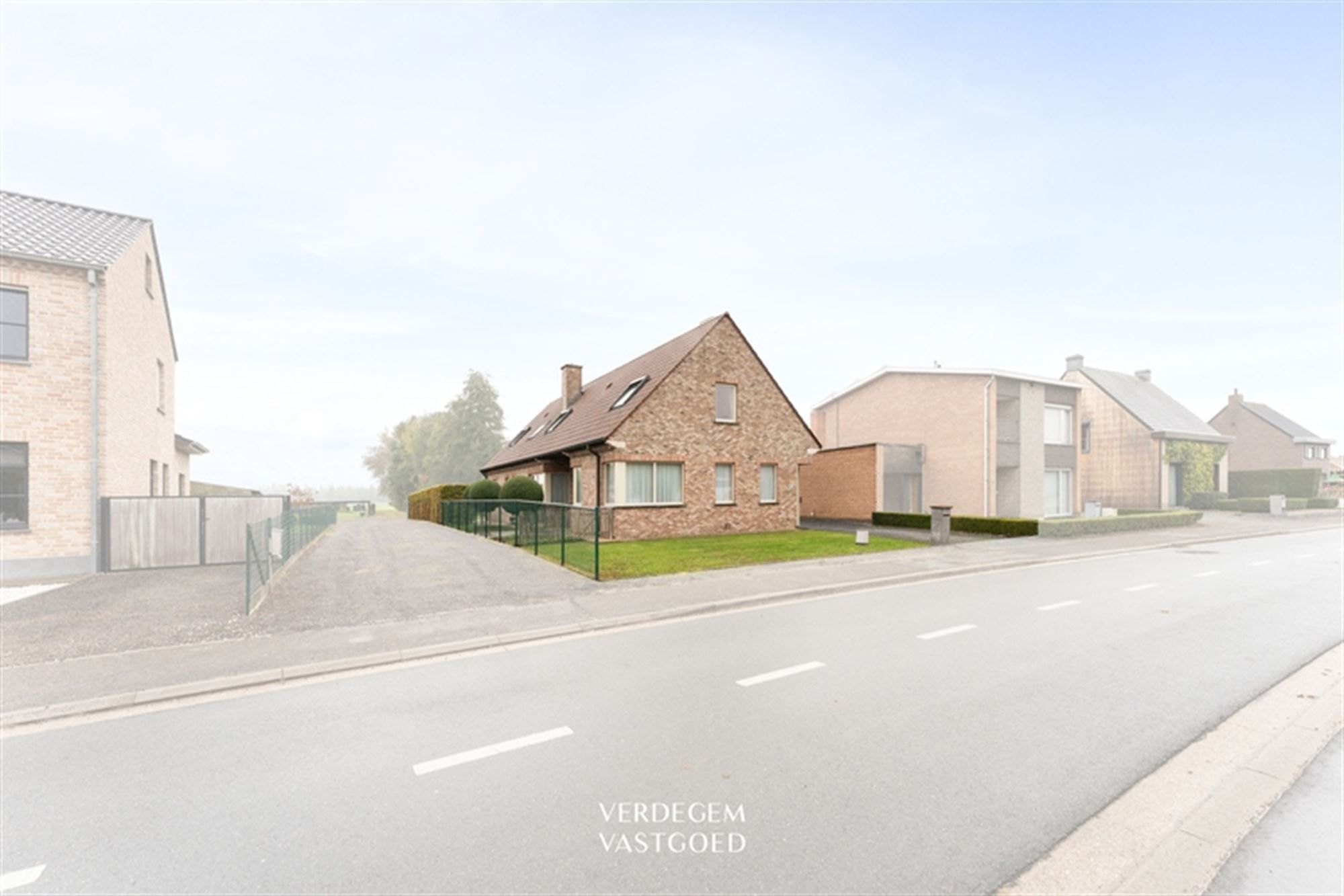 Woning op toplocatie in landelijke stijl met 5 slaapkamers en zonnige tuin foto 30
