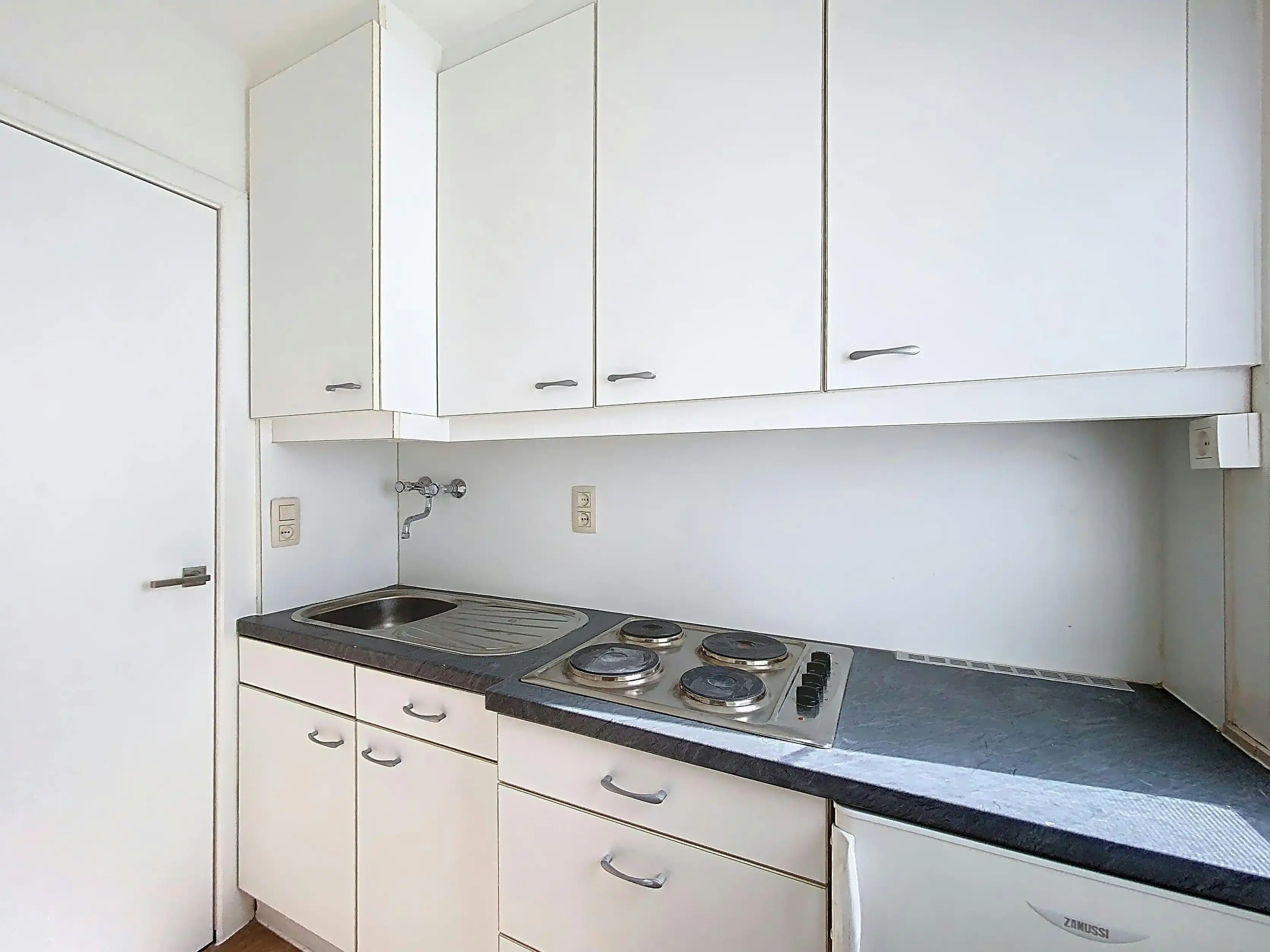 Instapklaar appartement te koop aan het Heldenplein te Heist foto 5