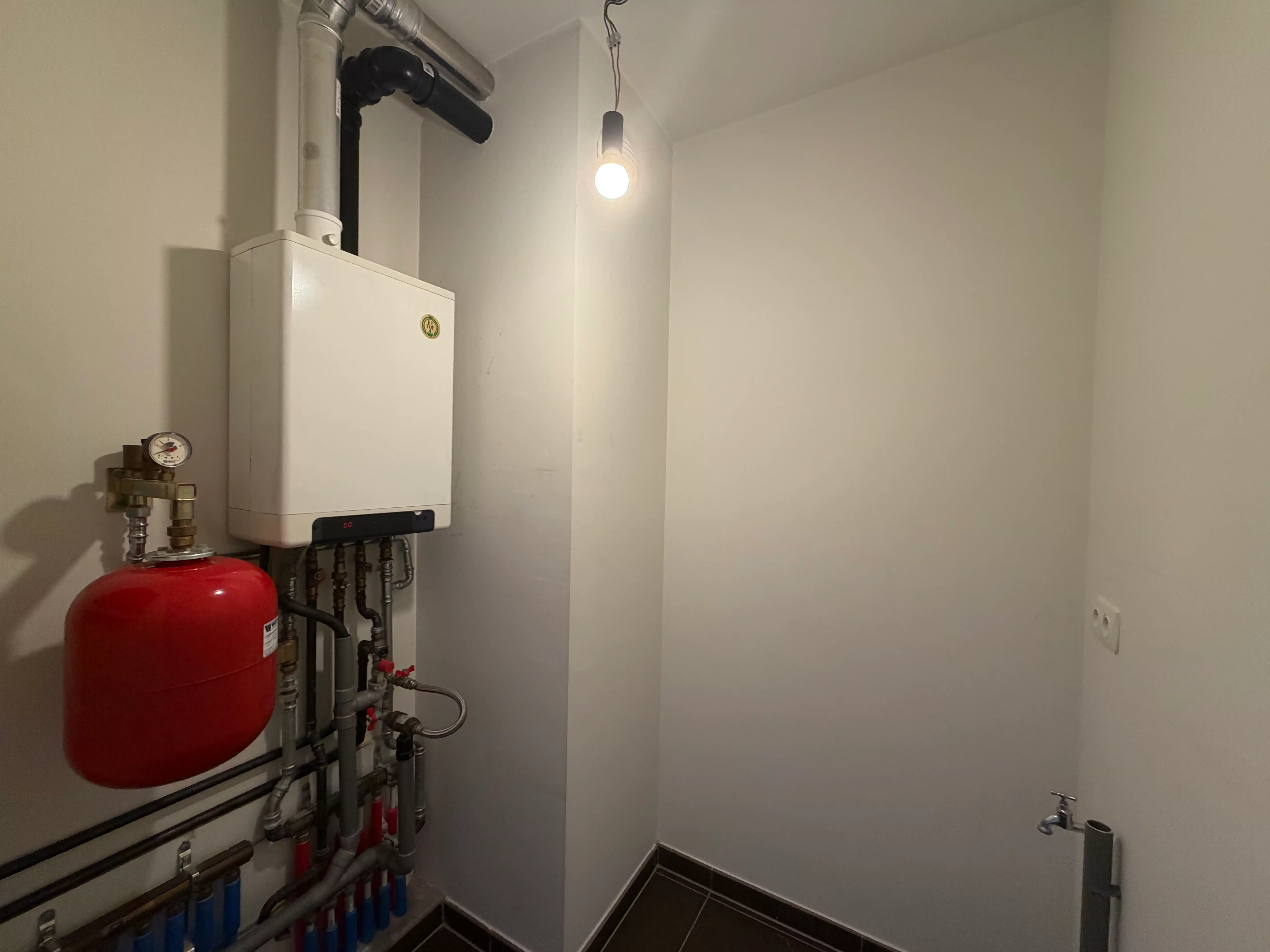 INSTAPKLAAR APPARTEMENT MET TWEE SLAAPKAMERS EN GARAGE foto 12