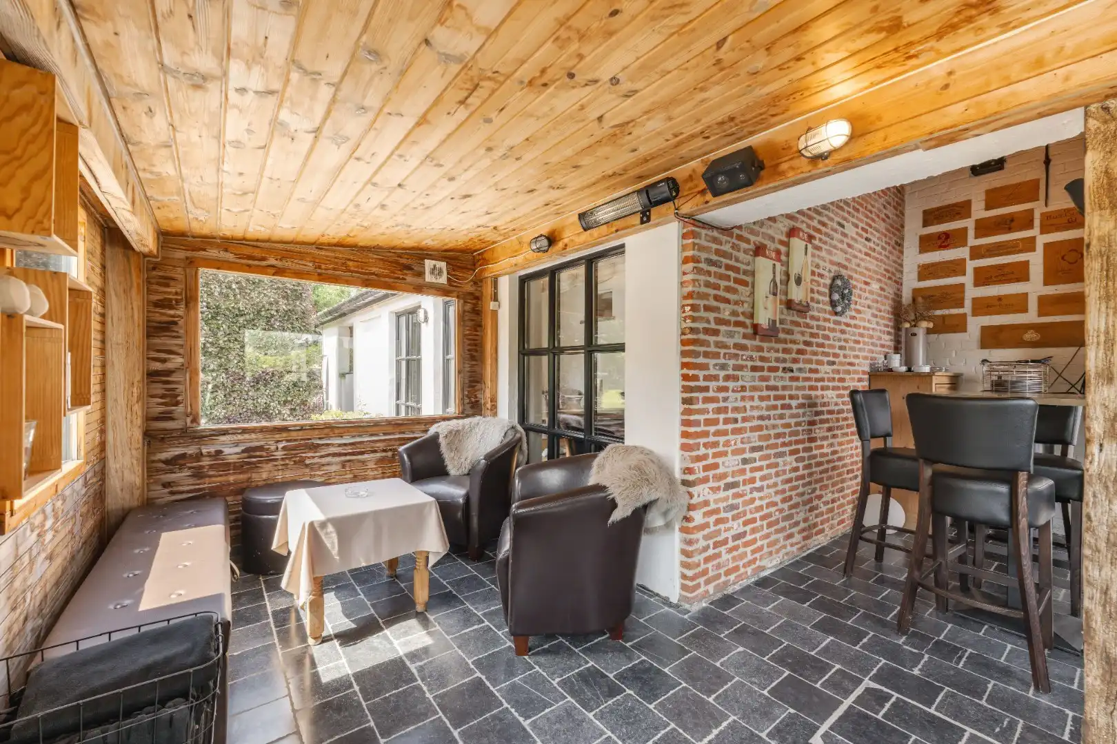 Charmant horecapand "De Couter" met feestzaal foto 7