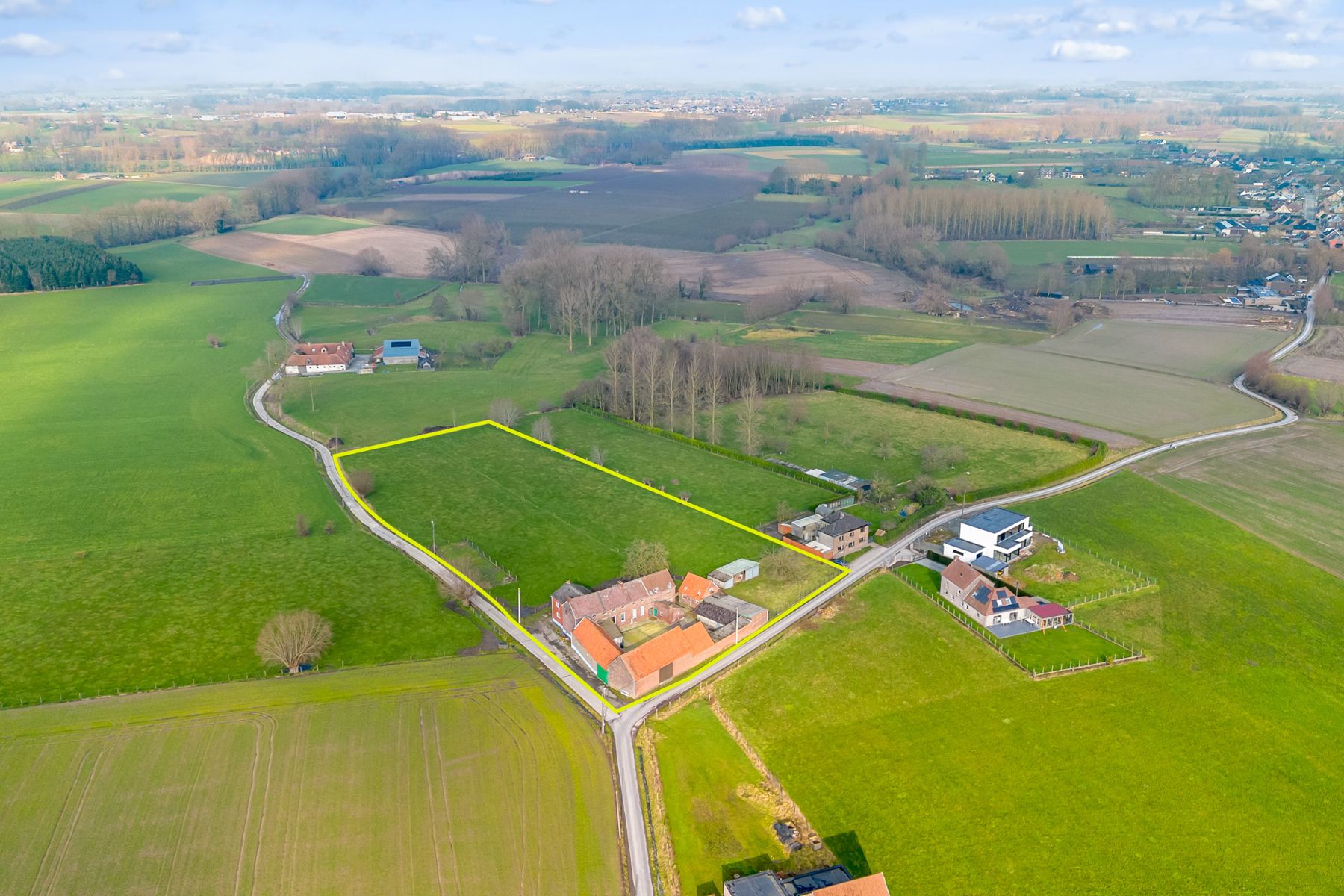 Hoofdfoto van de publicatie: Hoeve + boomgaarden voor Para-agrarisch gebruik!