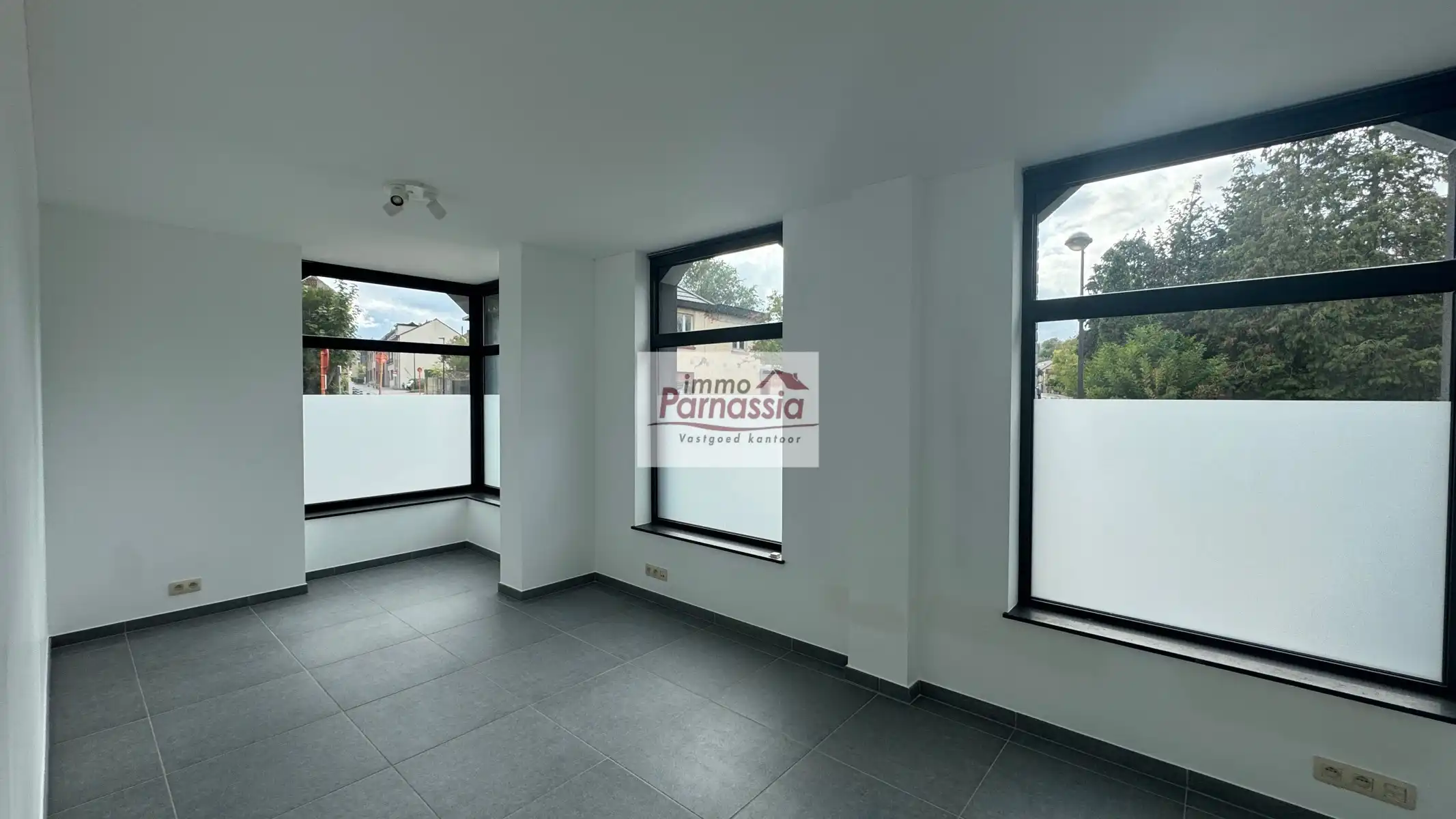 Commercieel te huur foto {{pictureIndex}}