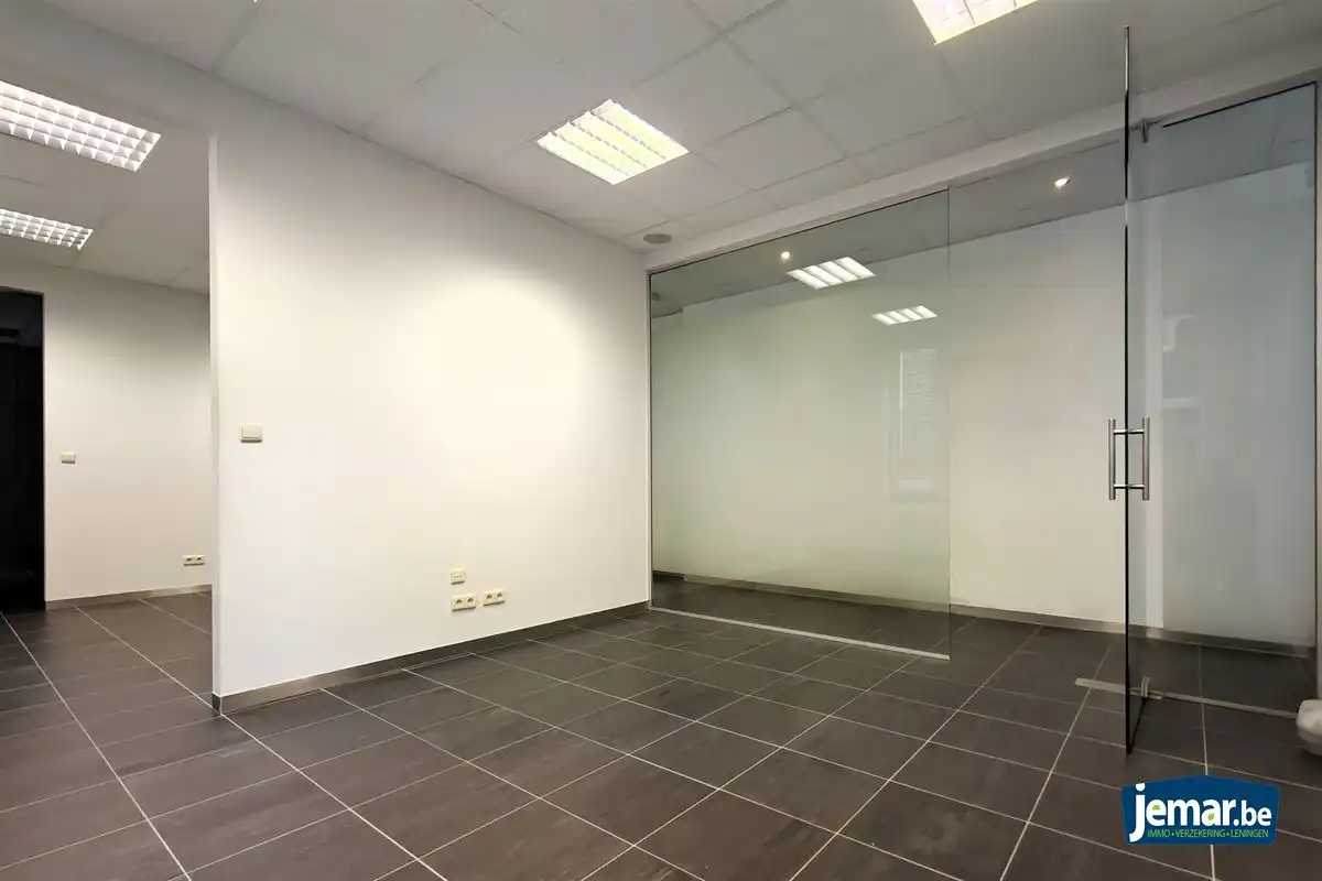 Op te frissen handelspand op top locatie in het centrum van Borgloon foto 9