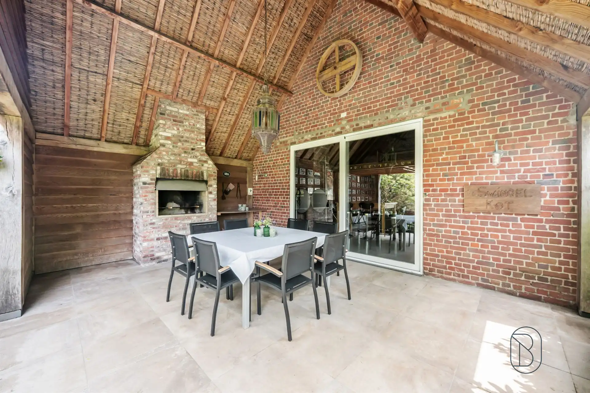 Exclusieve villa met praktijk/kantoor en prachtige tuin foto 17