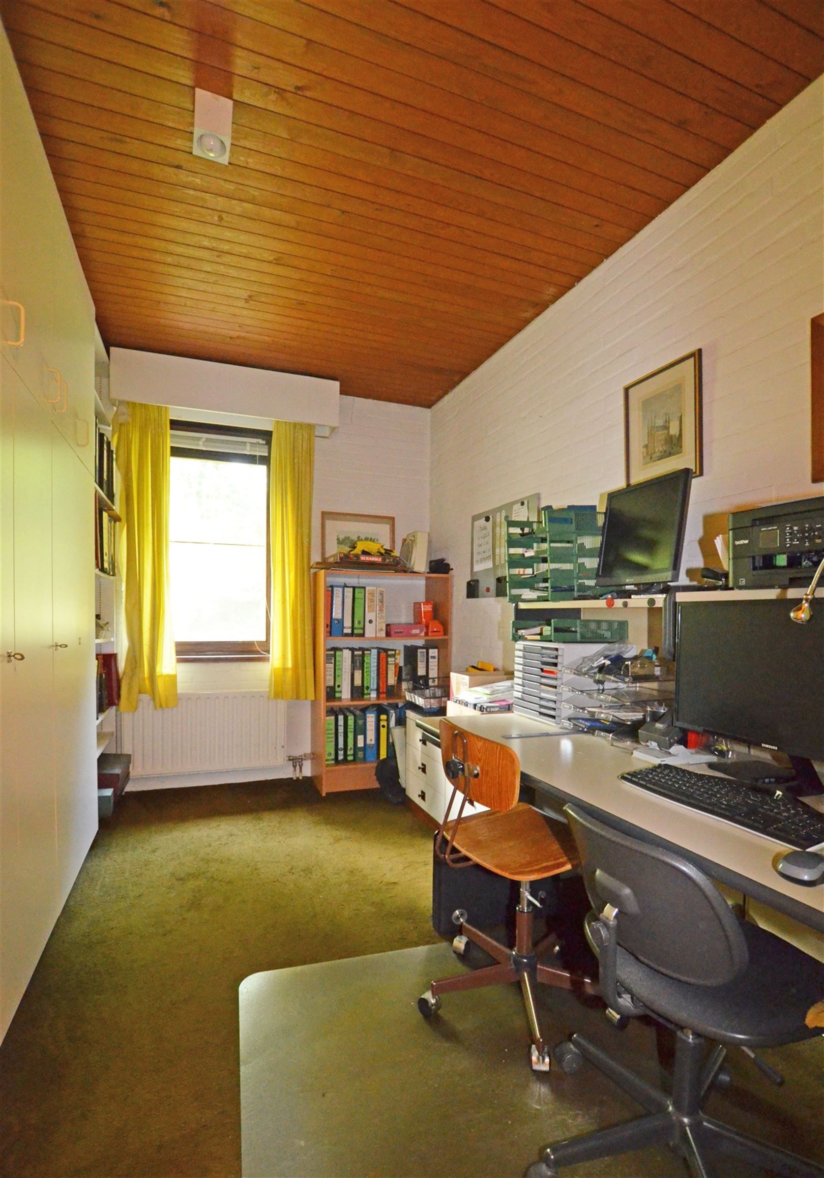 Gelijkvloerse gezinswoning in residentiële wijk foto 17