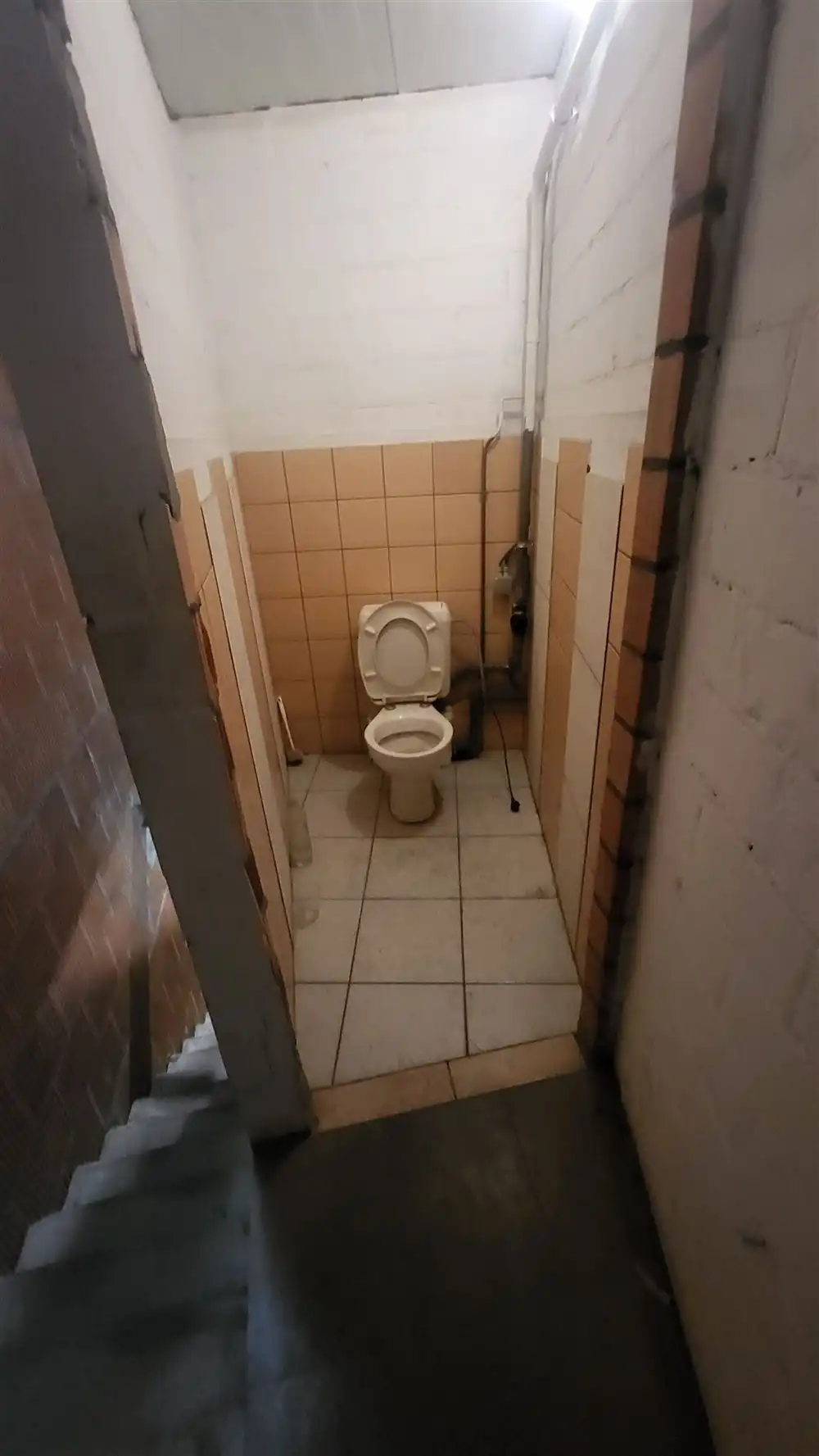 Opslag + kantoor + parking te Deurne foto 11