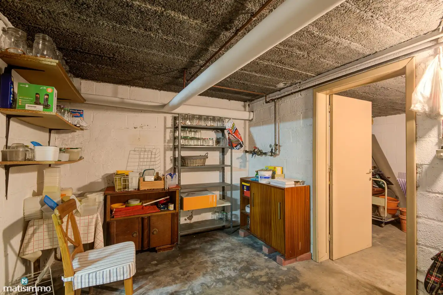 ZEER RUIME WONING MET 5 SLAAPKAMERS, HANDELSRUIMTE EN GROTE VRIJSTAANDE GARAGE OP GUNSTIGE LOCATIE IN LANAKEN foto 37