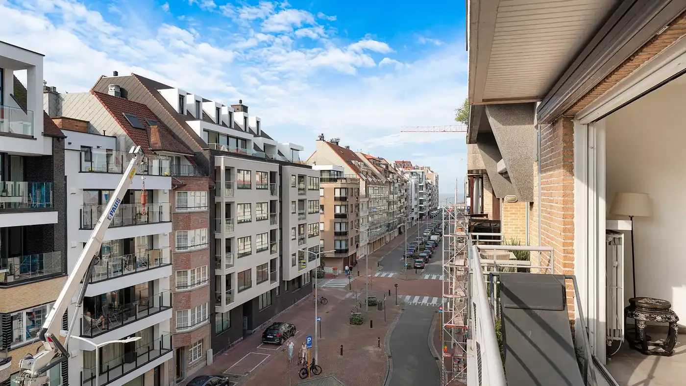 Breed en zonnig appartement van 114m² op een zucht van de Zeedijk in centrum Knokke - parkeerplaats aanwezig foto 10