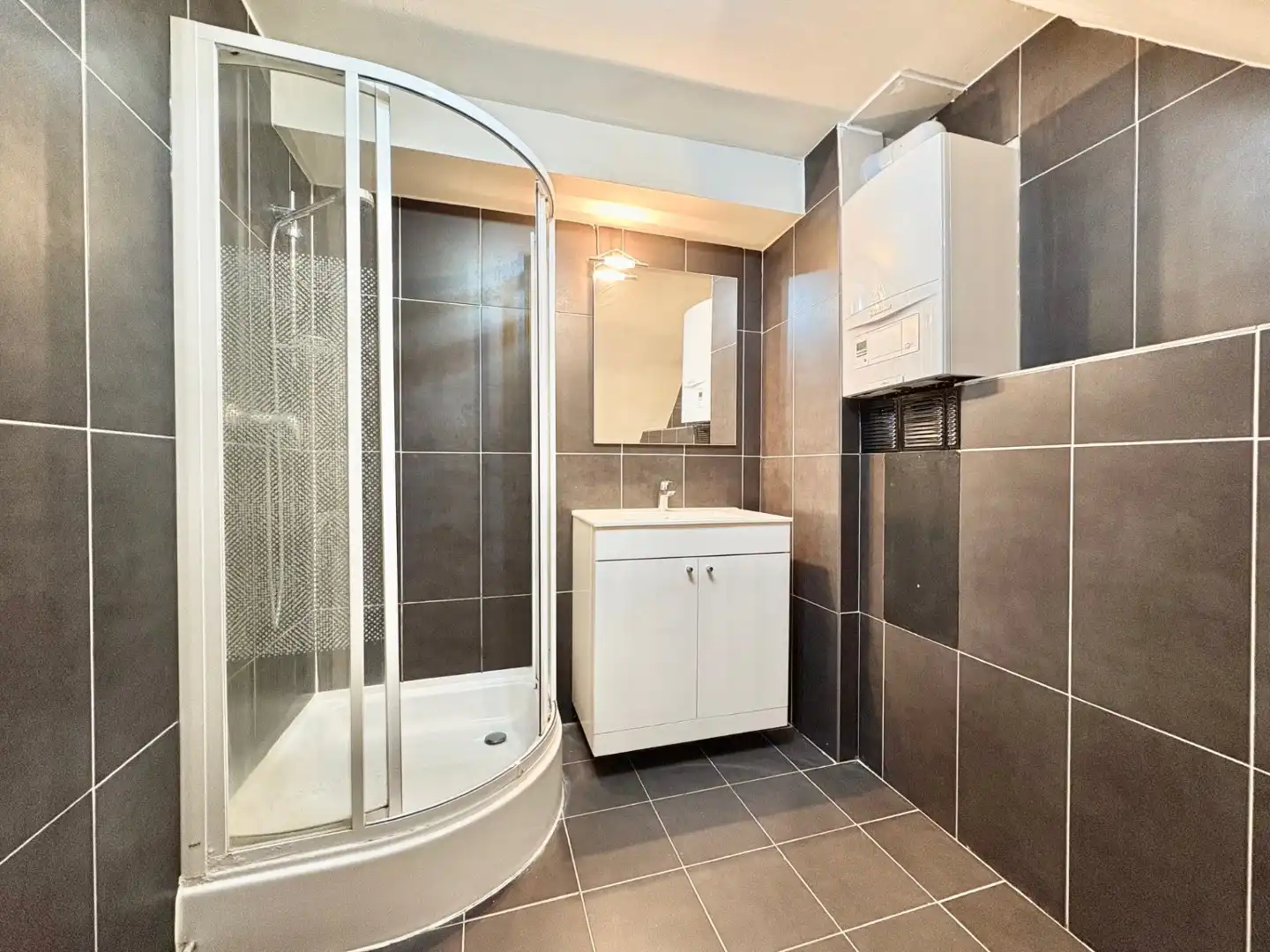 Instapklare en comfortabele studio op toplocatie in Antwerpen-Zuid foto 6