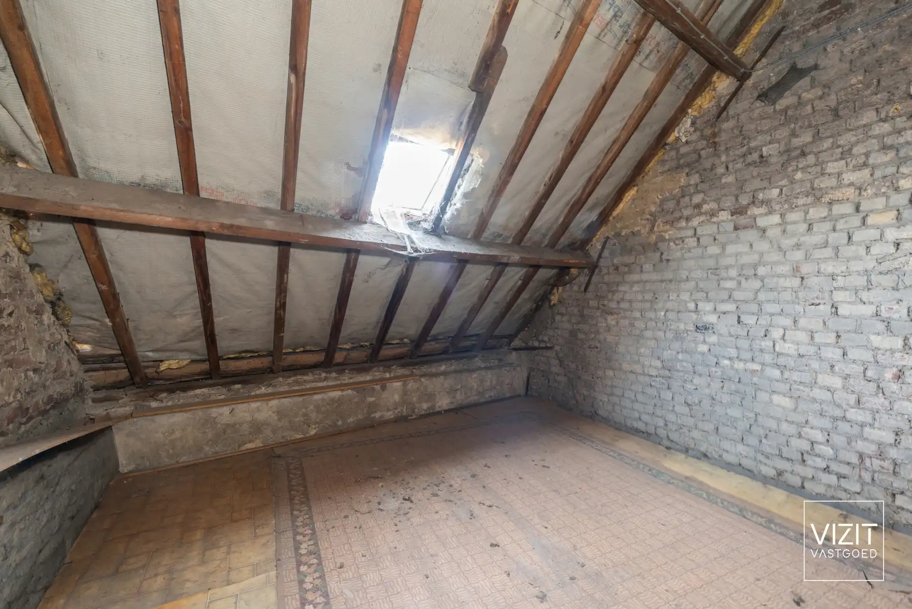 Perfect onderhouden stadswoning met 3 slaapkamers en parkeergelegenheid foto 12