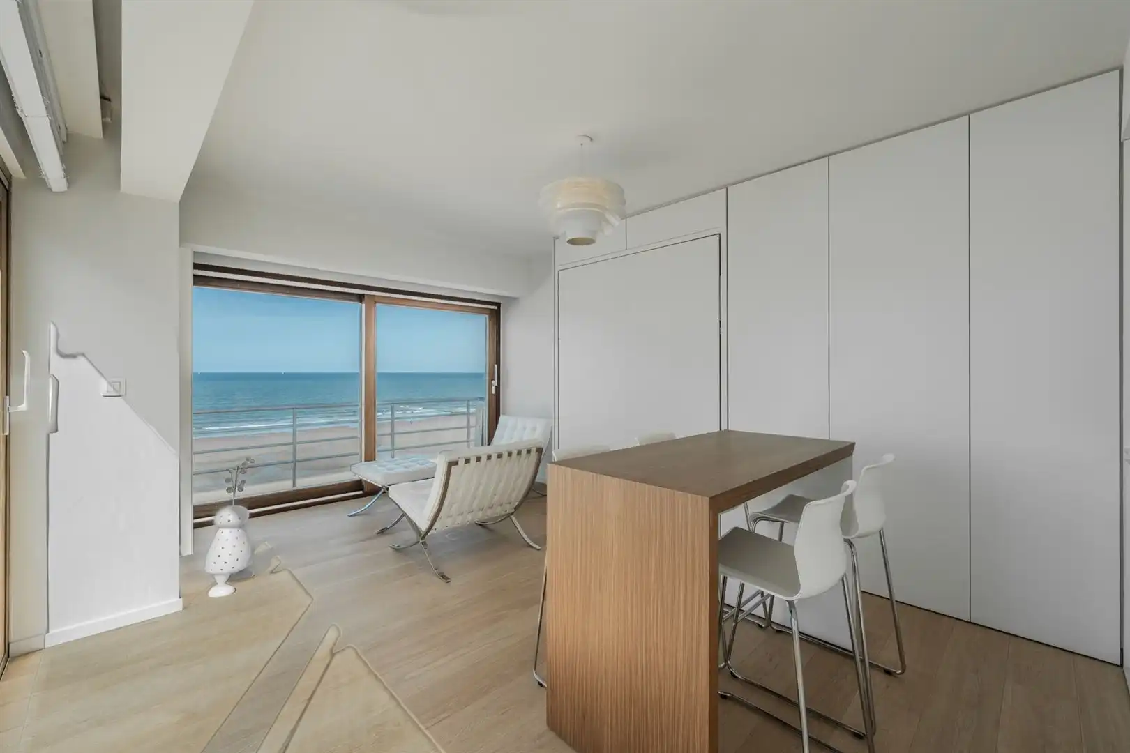 Prachtige studio met stijlvolle, rustgevende inrichting foto 5