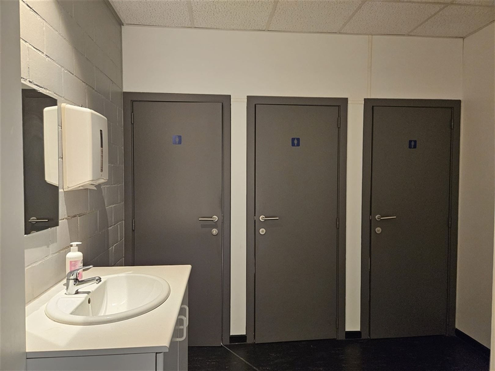 Magazijn met polyvalente ruimte foto 14