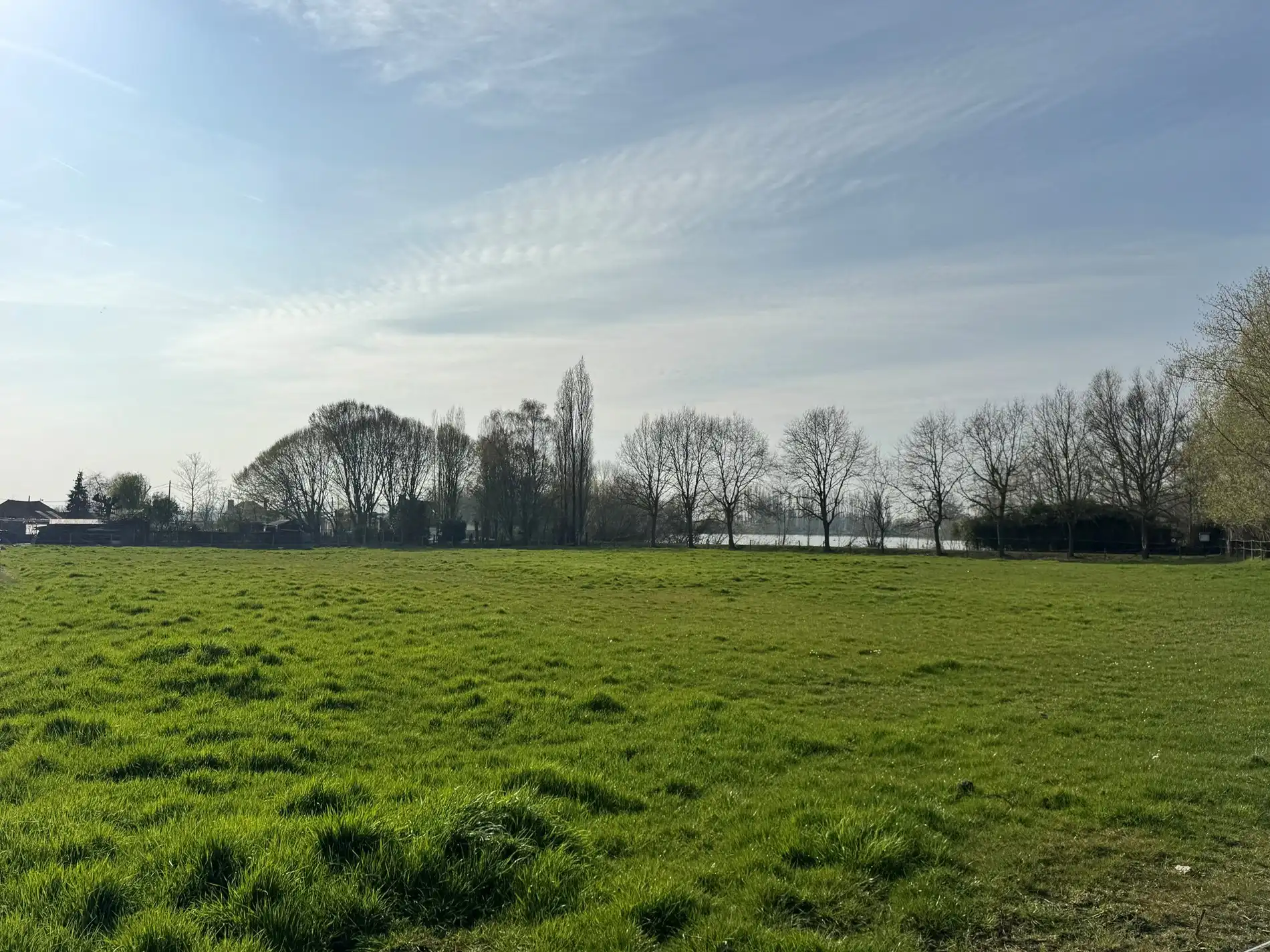 Alleenstaande woning met naastliggend stuk bouwgrond en weide te Eernegem foto 3