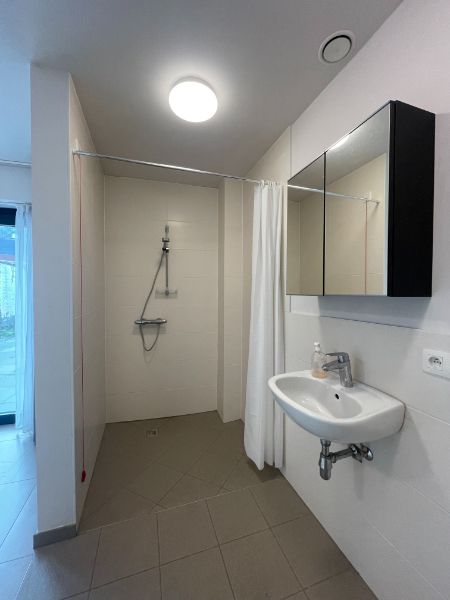 Instapklare woning met terras en garage in hartje Aspelare foto 9
