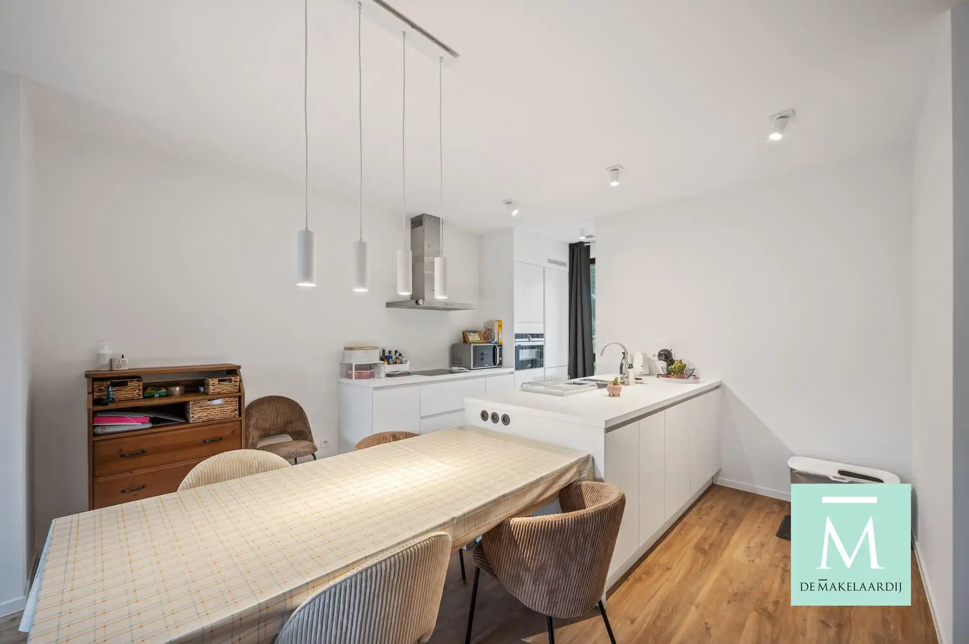 Stijlvol wonen in het groen met een prachtige zuidwestgerichte tuin! foto 4