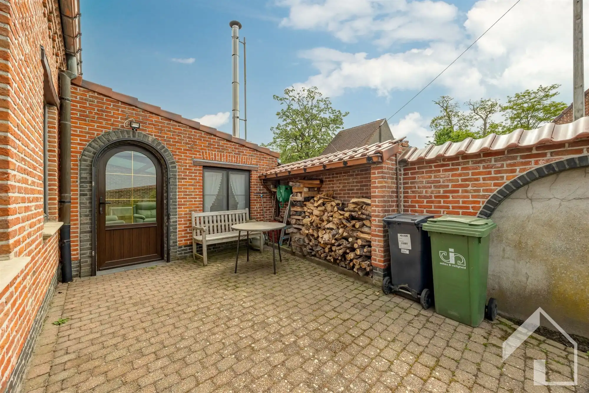 Woning met veel potentieel op een aangename locatie! foto 20