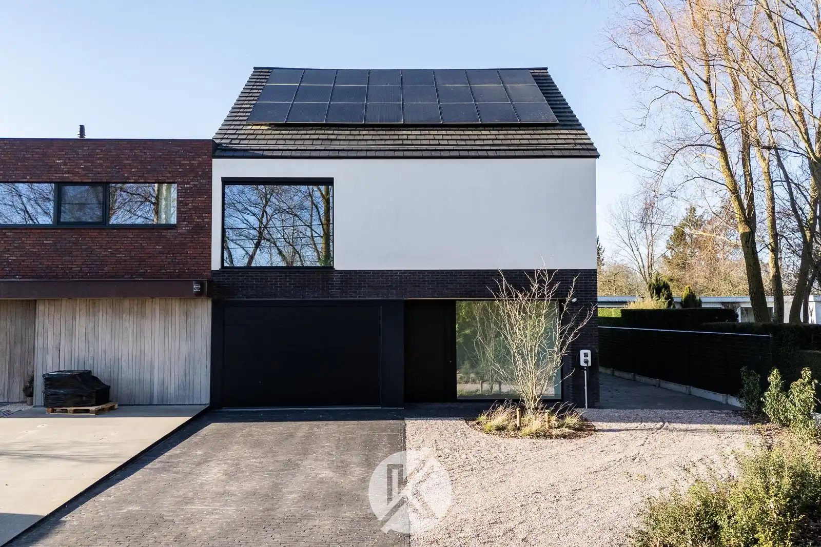 Kwalitatieve woning in moderne stijl foto {{pictureIndex}}