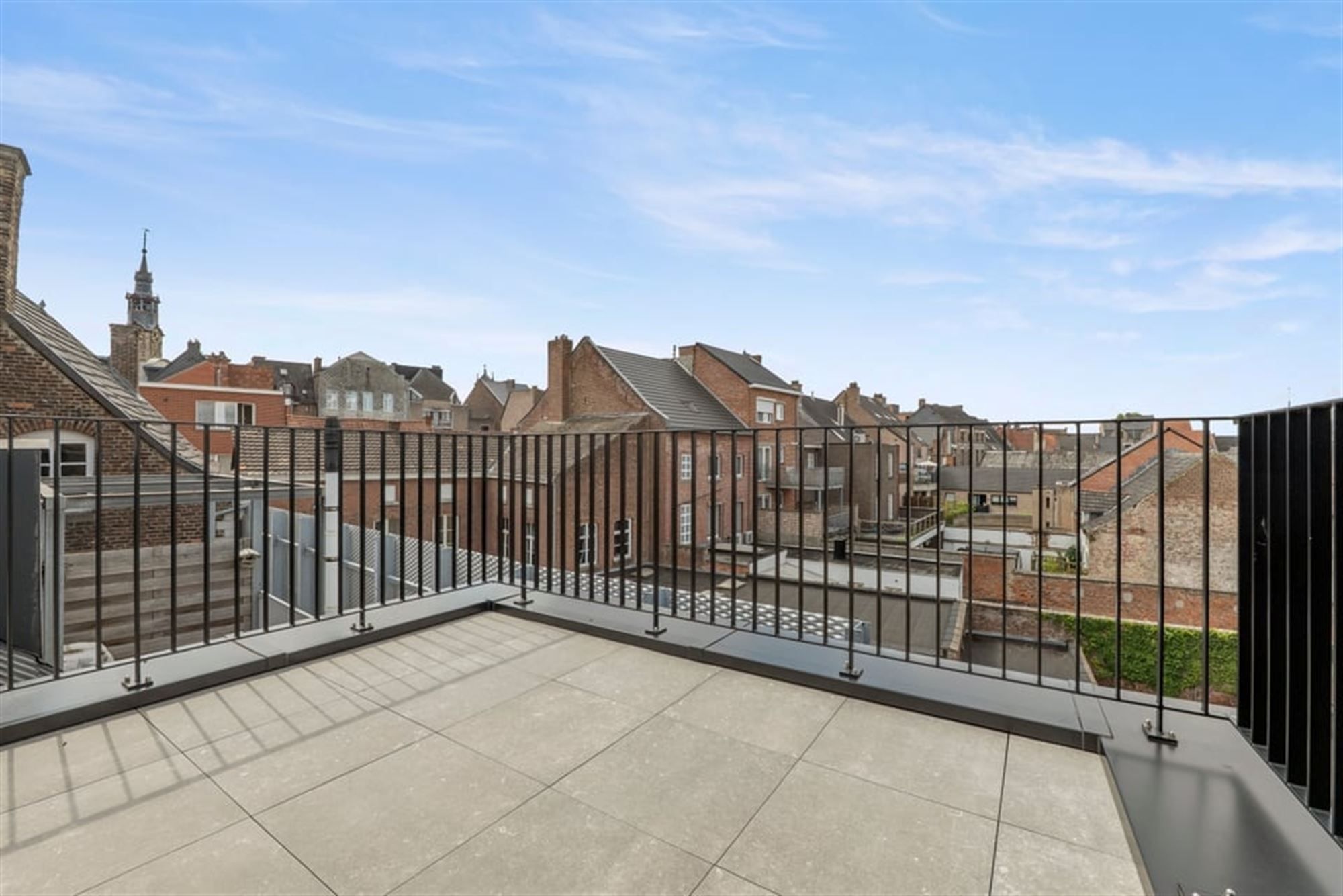PRACHTIG GERENOVEERD APPARTEMENT MET 2 TERRASSEN TE HUUR MIDDENIN HET CENTRUM VAN SINT-TRUIDEN  foto 23