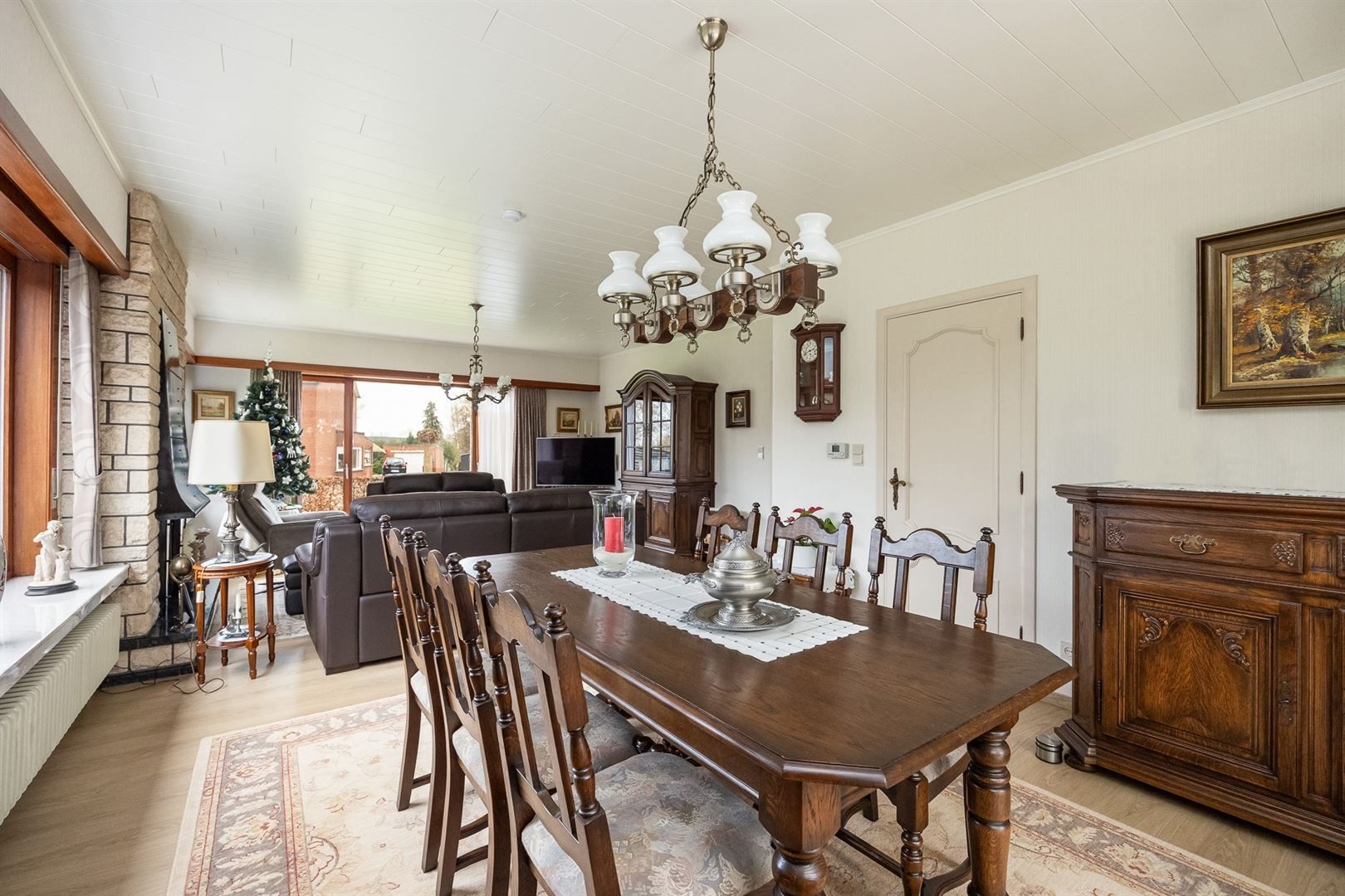 Verzorgde laagbouwwoning met tuin en garages! foto 5