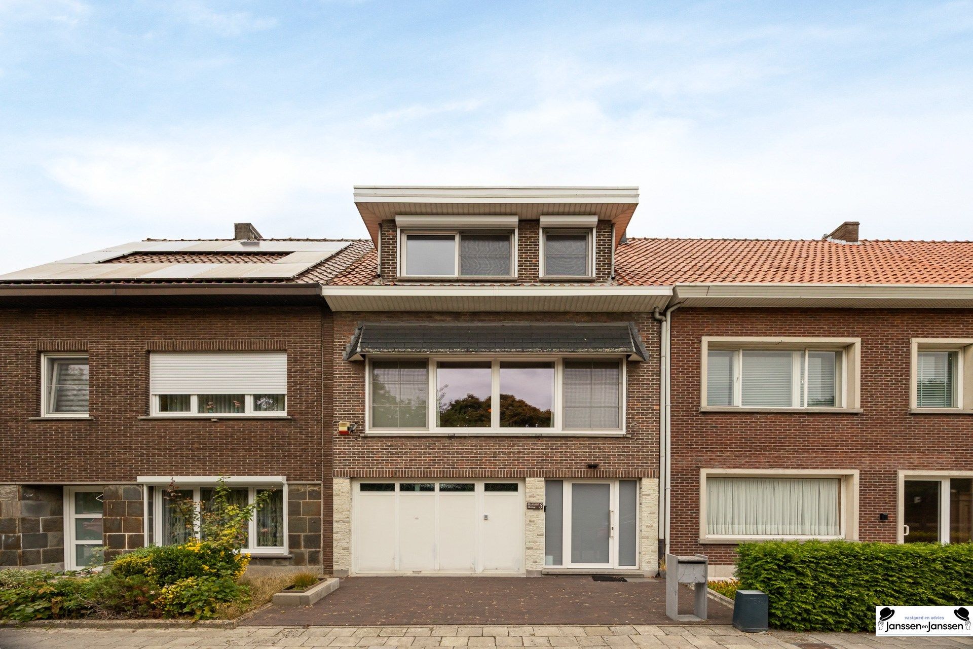 Prachtig gerenoveerde woning met 3 slaapkamers en uitzicht op groen foto 25
