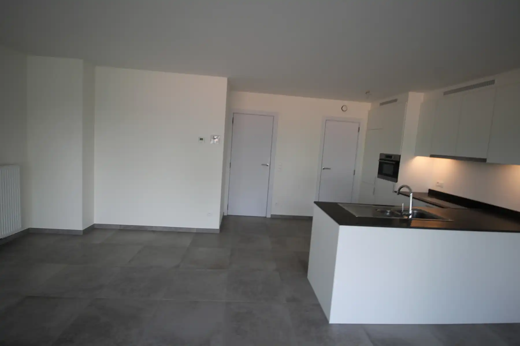 Knap appartement op de 1ste verdieping met 2 slaapkamers, terras en autostaanplaats. foto 3