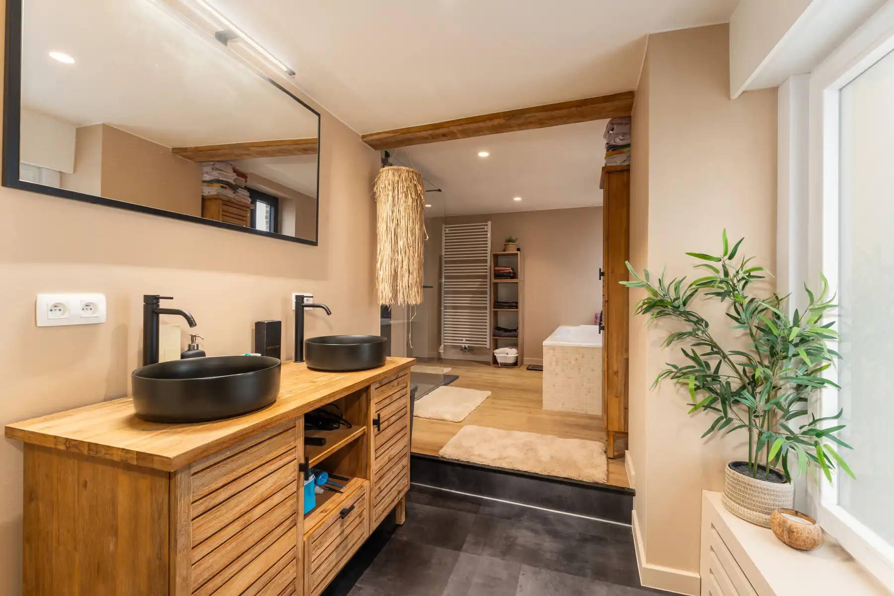 Charmante gerenoveerde woning met 3 slpk en 2 garages  foto 20