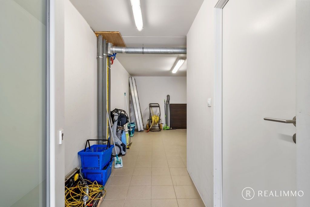 Recente halfopen bebouwing (2017) met tuin, terras en uitweg in rustige wijk foto 5