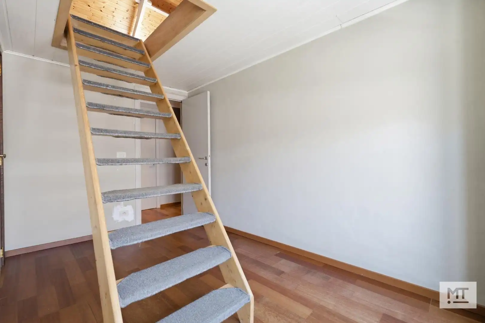Ruime, instapklare woning met loods in het centrum van Wervik foto 26