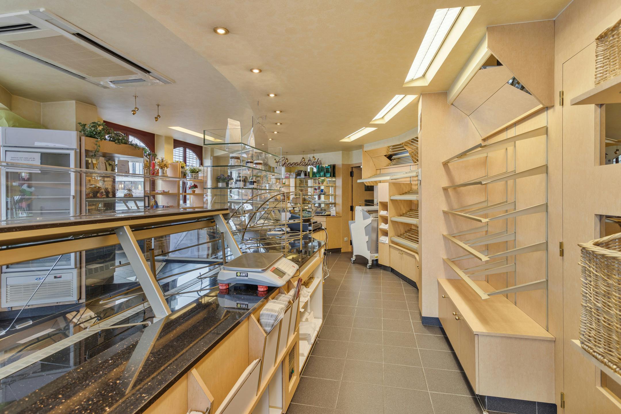 Centrumwoning met handelsruimte te koop in Beveren-Leie foto 12