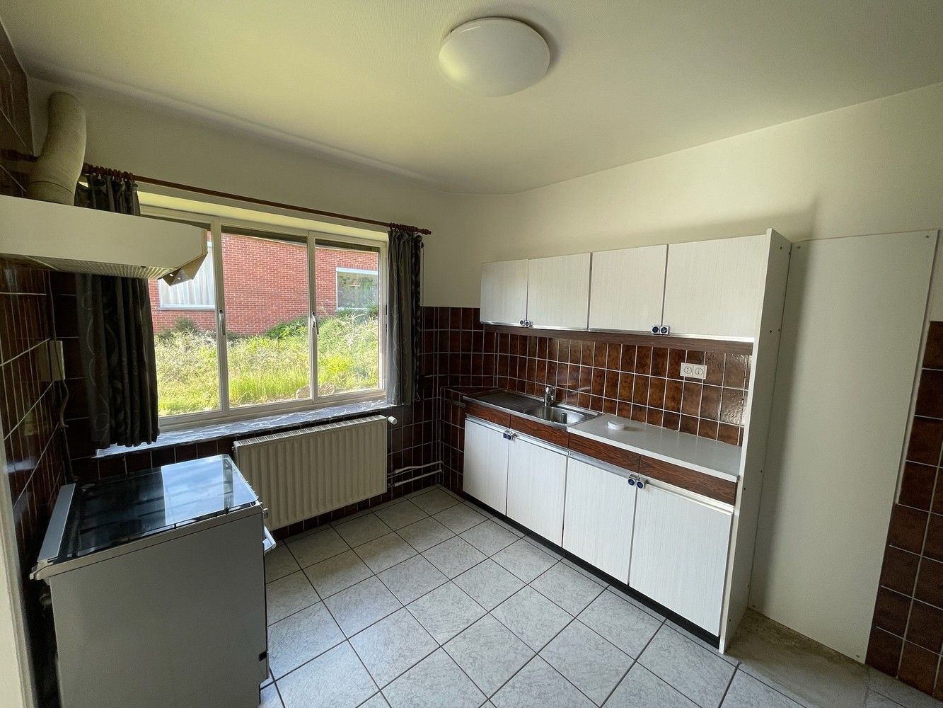 Genk, Gansenwijer 12. Ruime woning met 4 slaapkamers, bureau, veranda, garage, tuinhuis en grote tuin op een perceel van 27a 08ca. foto 13