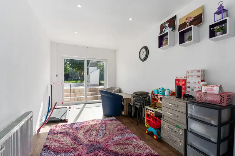 Centrum Roeselare - Instapklare woning met 3 slaapkamers, veranda en gezellige tuin. foto 9