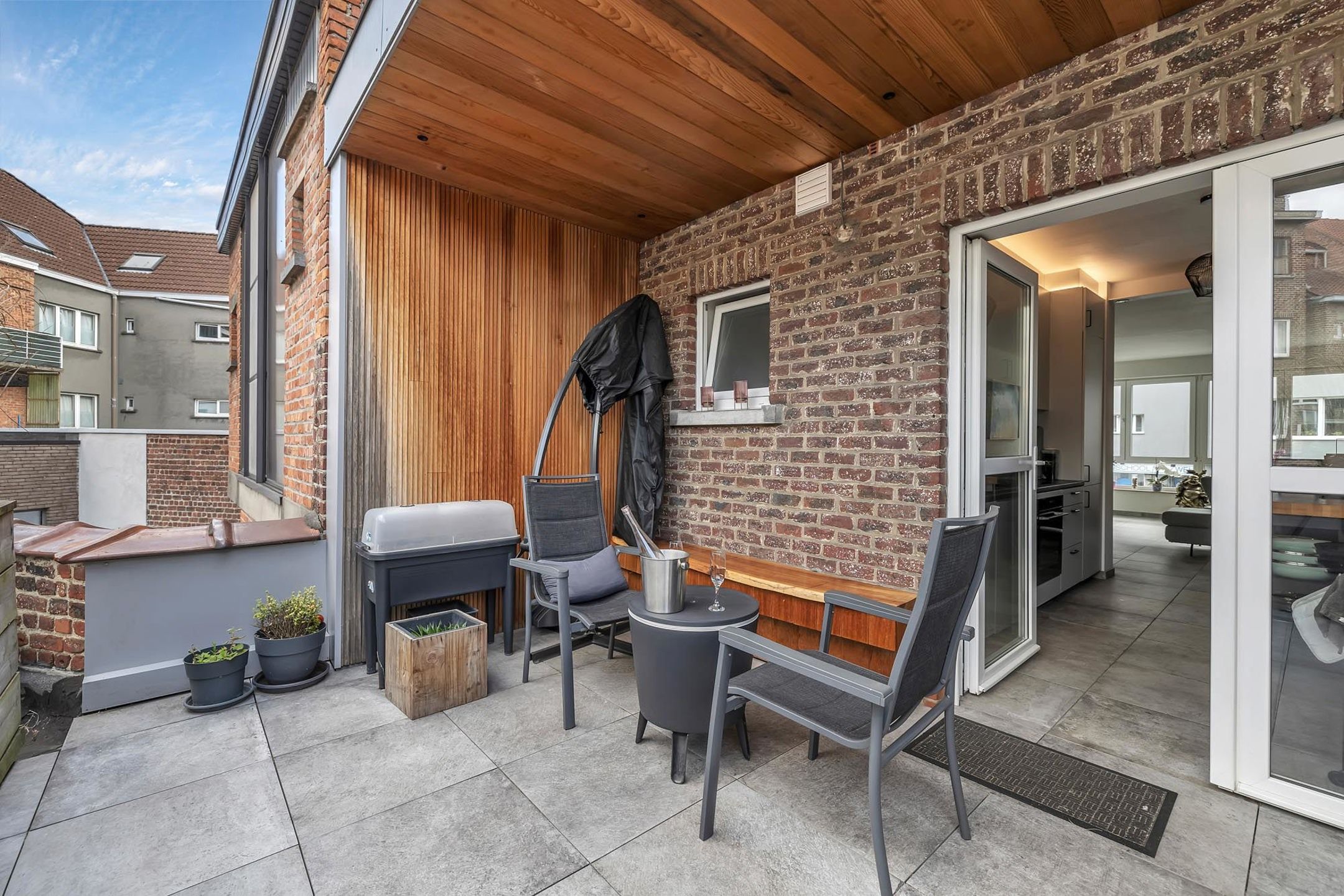 Volledig gerenoveerde bel-etage met ruime garage en terras foto 21