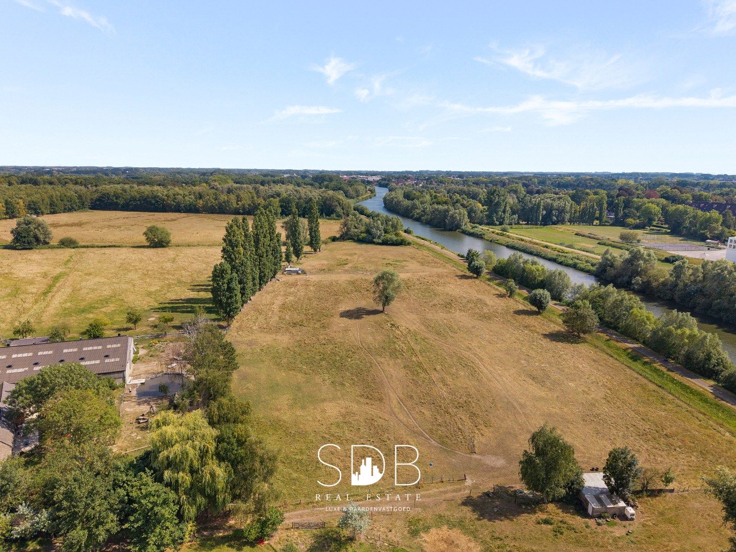 Hedendaagse villa met gezinstuin en graslanden op 7.496m² foto 43