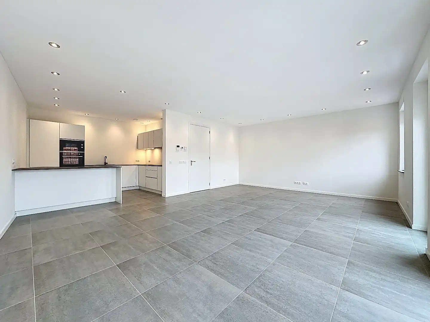 Instapklaar appartement met balkon en parkeerplaats in Aardenburg foto 9