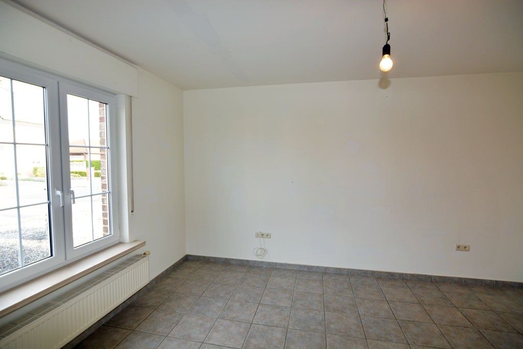 Vrijstaande woning met 4 slpks. en 2 bdks. op een perceel van 12a38ca. foto 21