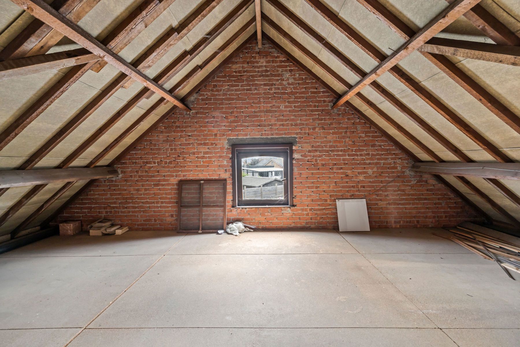 Bungalow met veel potentieel, aangename tuin en garage foto 28