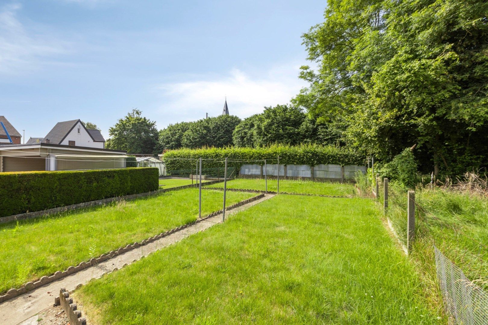 Ruime gezinswoning met grote hobbyruimte en zonnige tuin foto 30