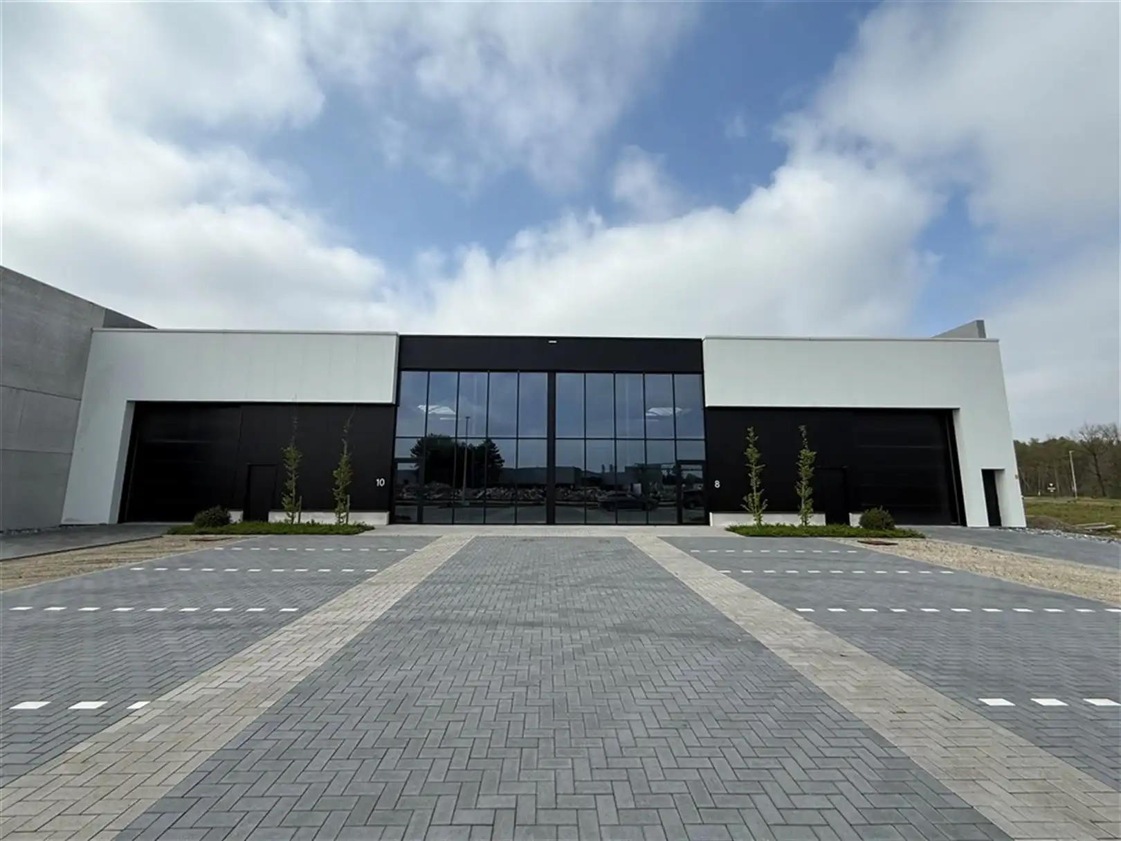 Te Huur 2 nieuwbouw KMO units te Houthalen-Oost foto 2