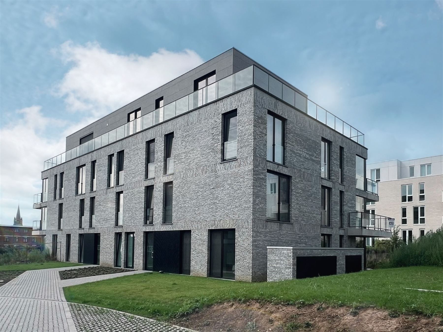 Kwalitatief en ruim  nieuwbouw appartement met groot terras foto {{pictureIndex}}