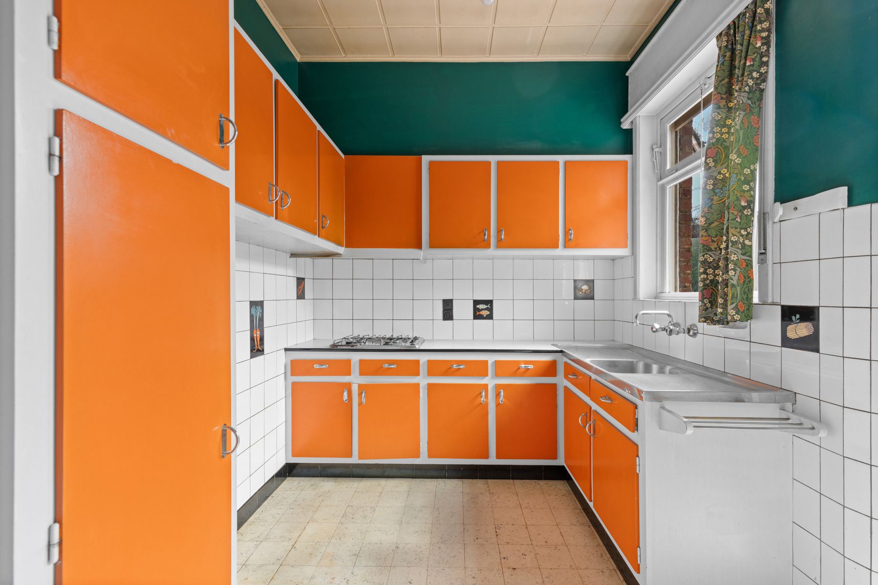 Geheel te renoveren / te slopen woning in residentiële wijk foto 9