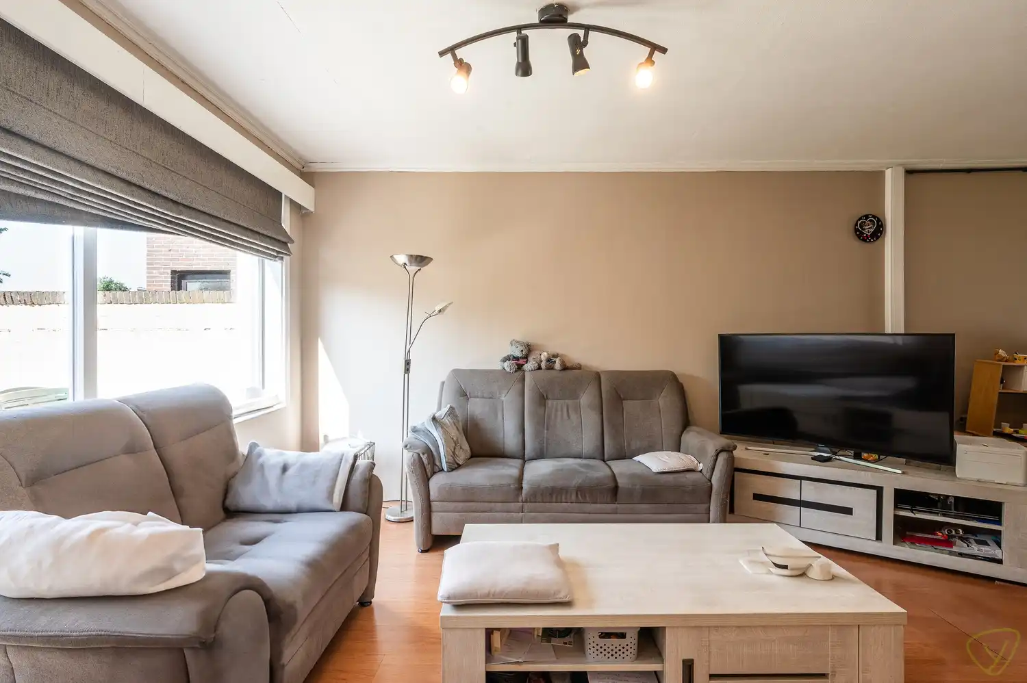 Te renoveren gezinswoning met grote tuin in het centrum van Bassevelde foto 4