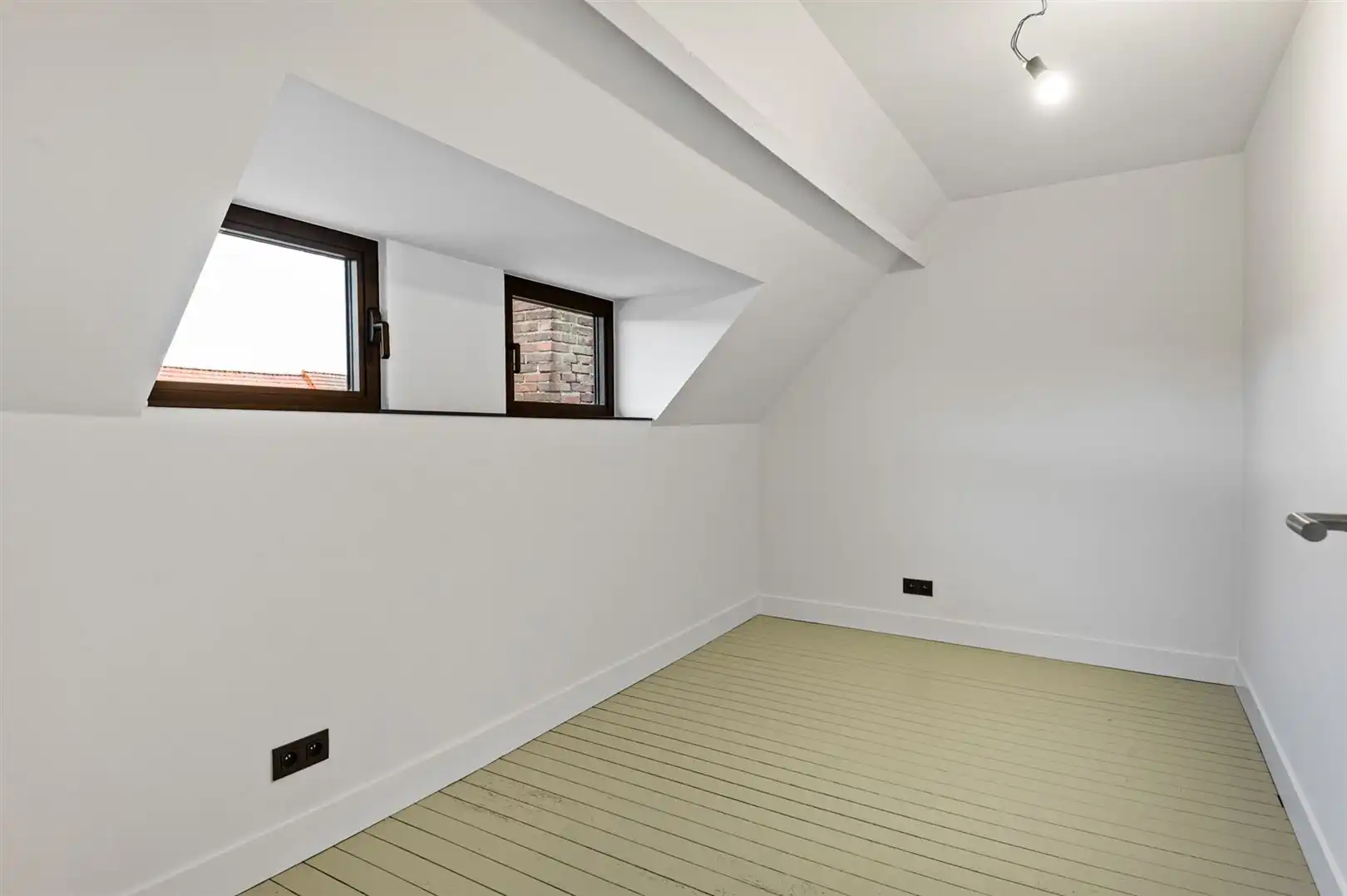 Totaal gerenoveerde woning met 4 à 5 slaapkamers in Ekerse dorpskern. foto 27