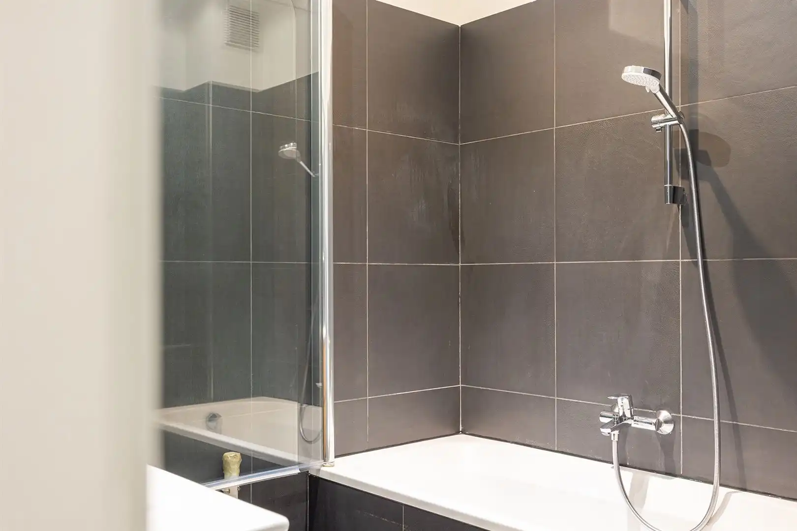 Gerenoveerd appartement in de gezellige Kloosterstraat foto 12