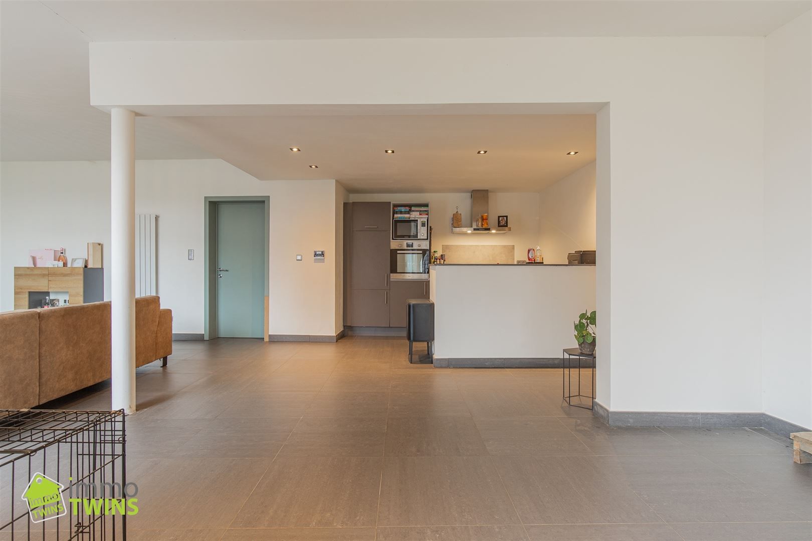 Ruime en lichtrijke gezinswoning met zonnige tuin en inpandige garage in Lebbeke foto 8