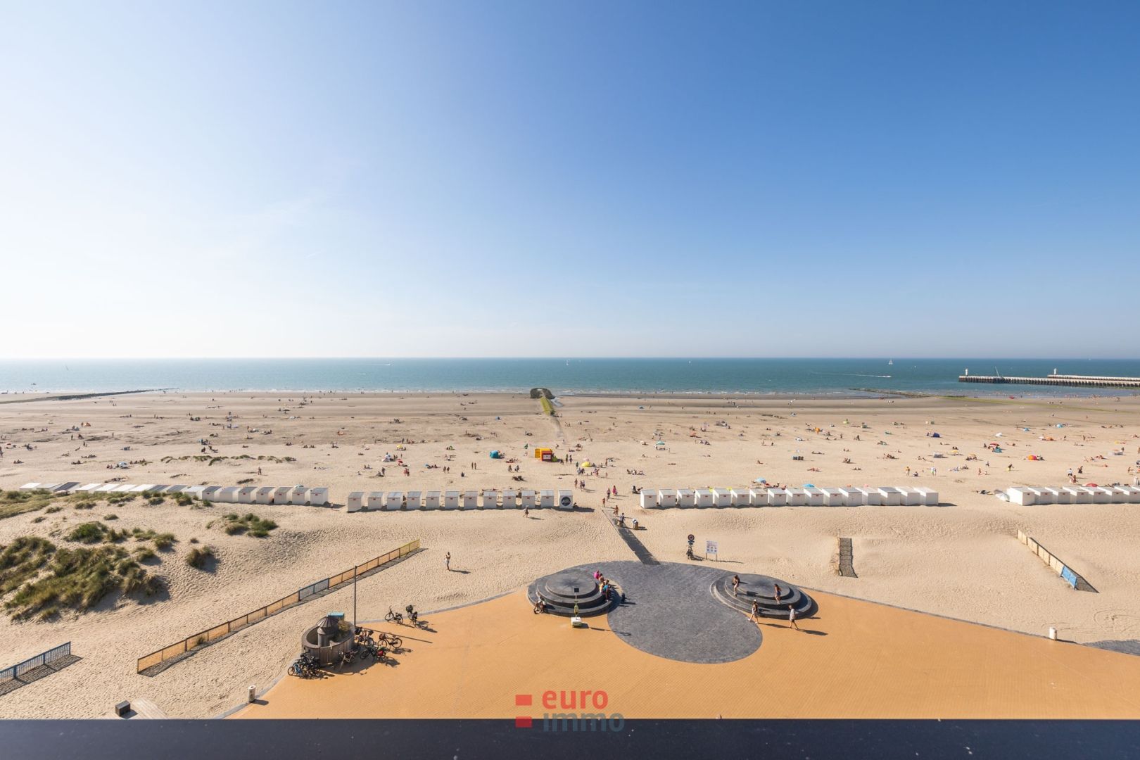 VASTGOEDTOPPER !!  Zeedijk-appartement met FENOMENALE VERGEZICHTEN op de zee, het zandstrand en de brede zeedijk!! foto 6