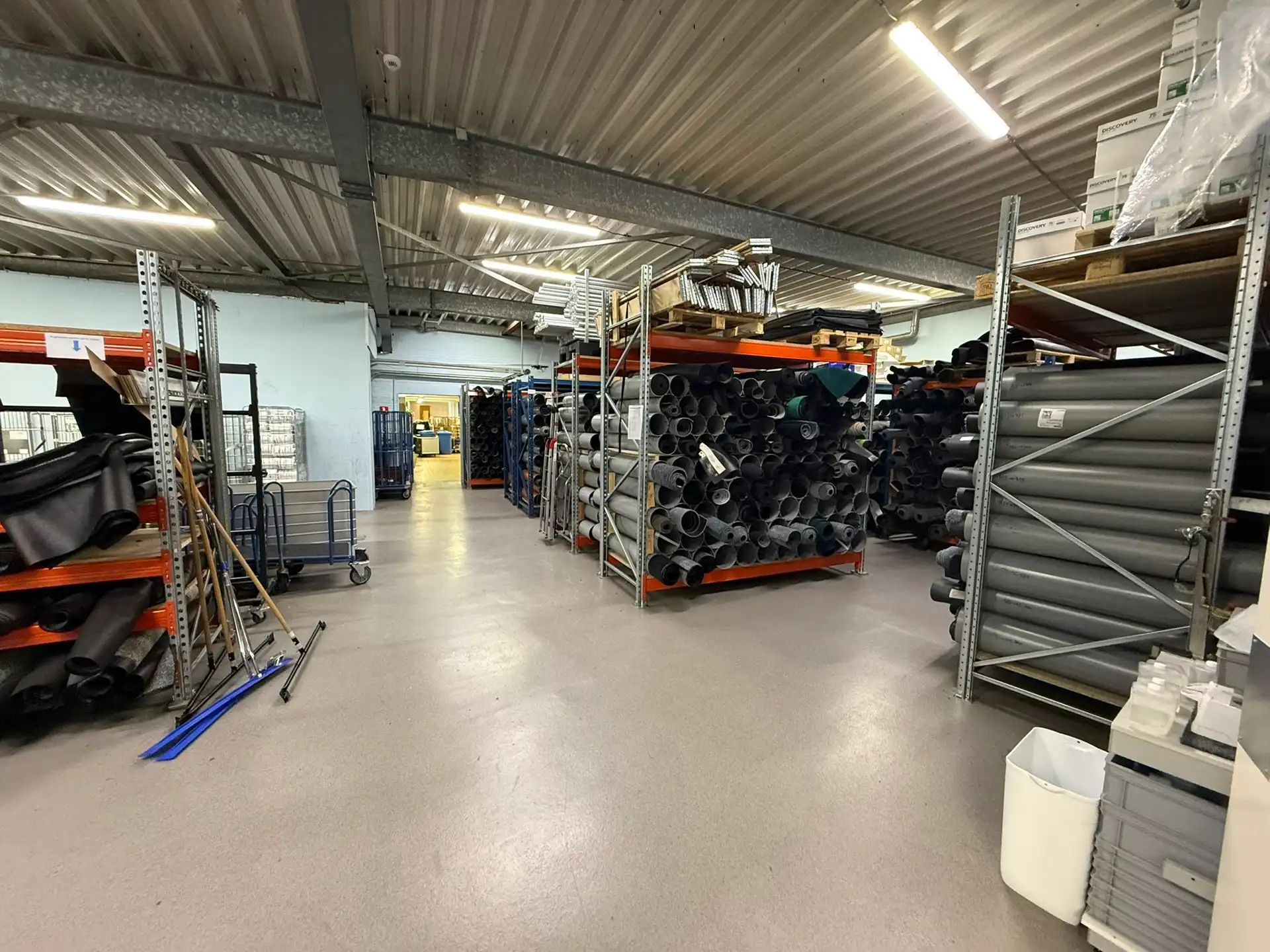 Industrieel gebouw met kantoren en buitenopslag te huur op toplocatie in Ekeren foto 12