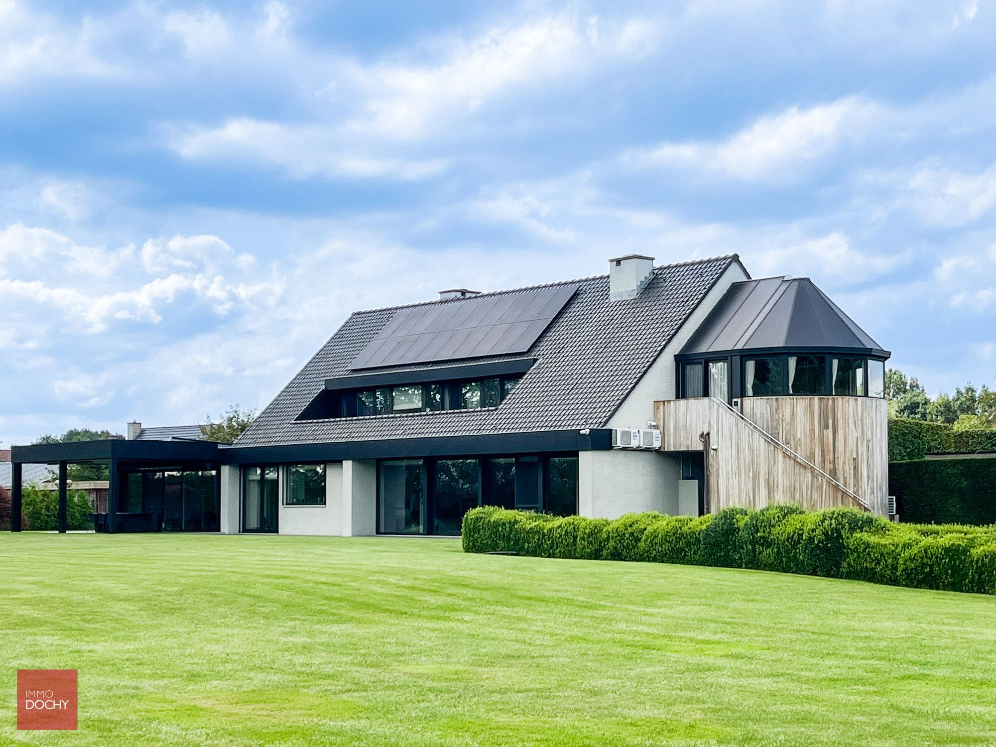 Instapklaar villa-landhuis met uniek groen landschap foto 2